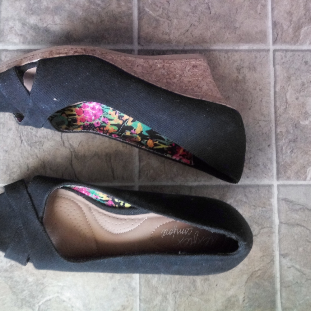 Black sandal size 9